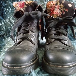 Dr. Martens (Doc) Triumph 1914 Mid Calf Combat Foldover Boots 6US Floral Lining